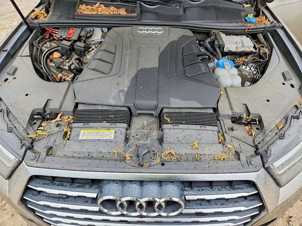 2017 AUDI Q7 quattro Premium Plus — Engine bay