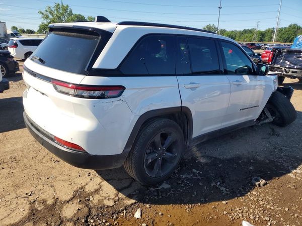 2024 JEEP GRAND CHEROKEE Laredo