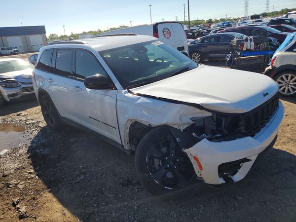 2024 JEEP GRAND CHEROKEE Laredo