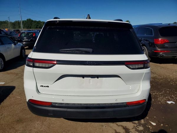 2024 JEEP GRAND CHEROKEE Laredo