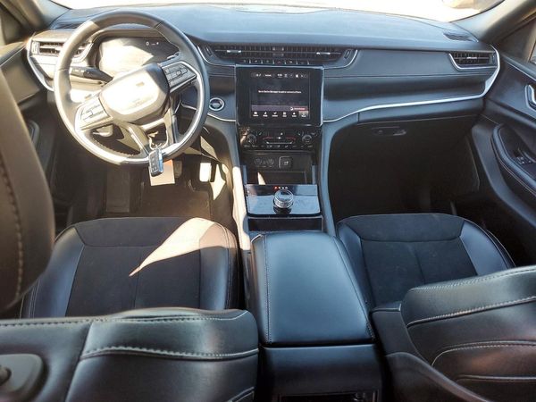 2024 JEEP GRAND CHEROKEE Laredo