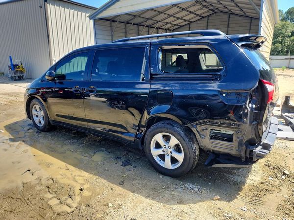 2017 TOYOTA SIENNA