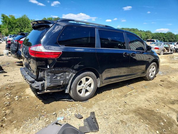 2017 TOYOTA SIENNA