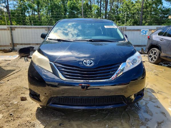 2017 TOYOTA SIENNA