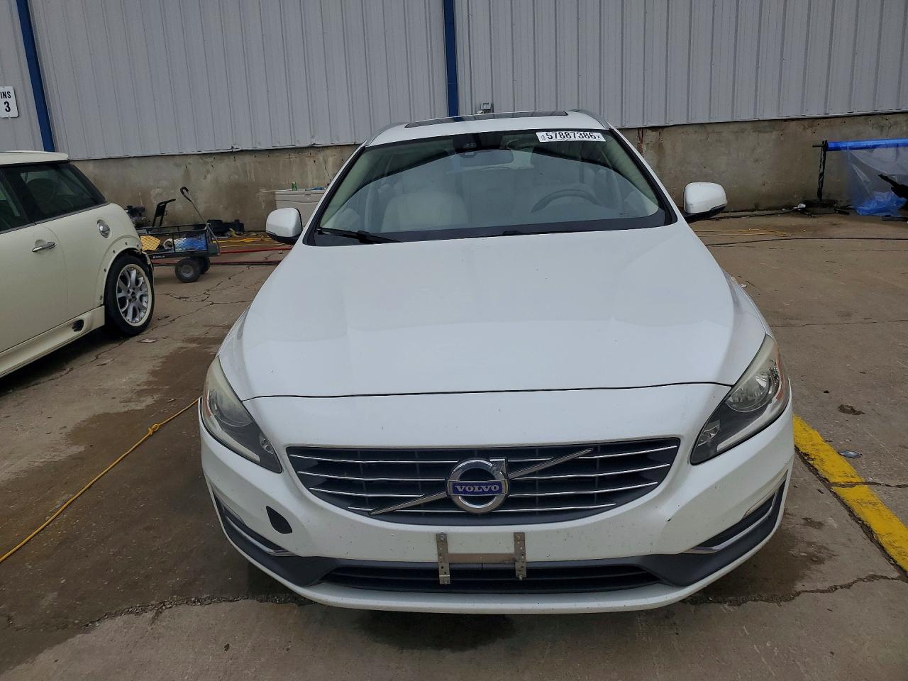 2015 VOLVO V60 Premier (non R design)