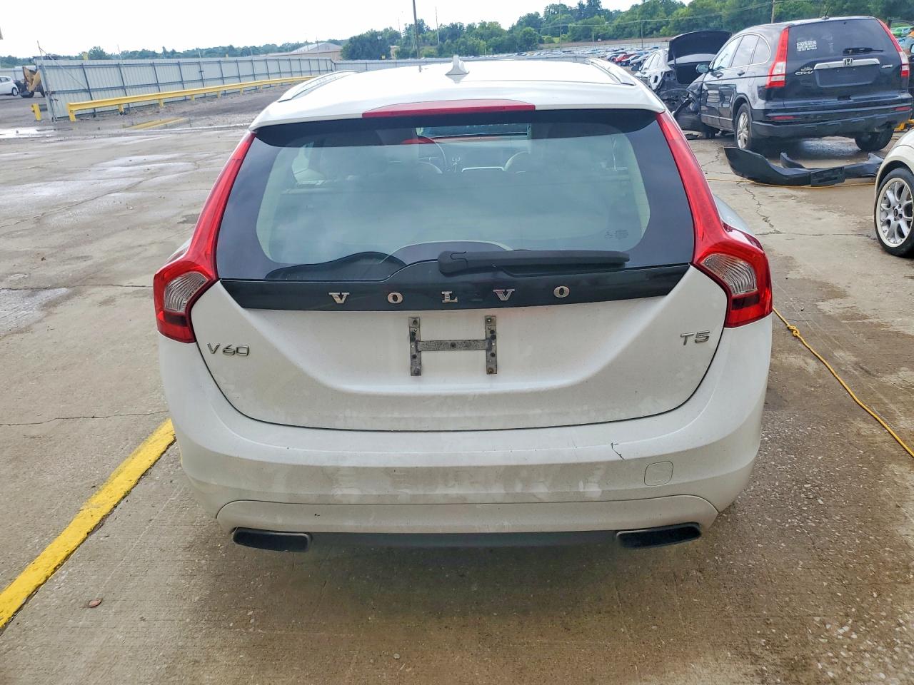 2015 VOLVO V60 Premier (non R design)