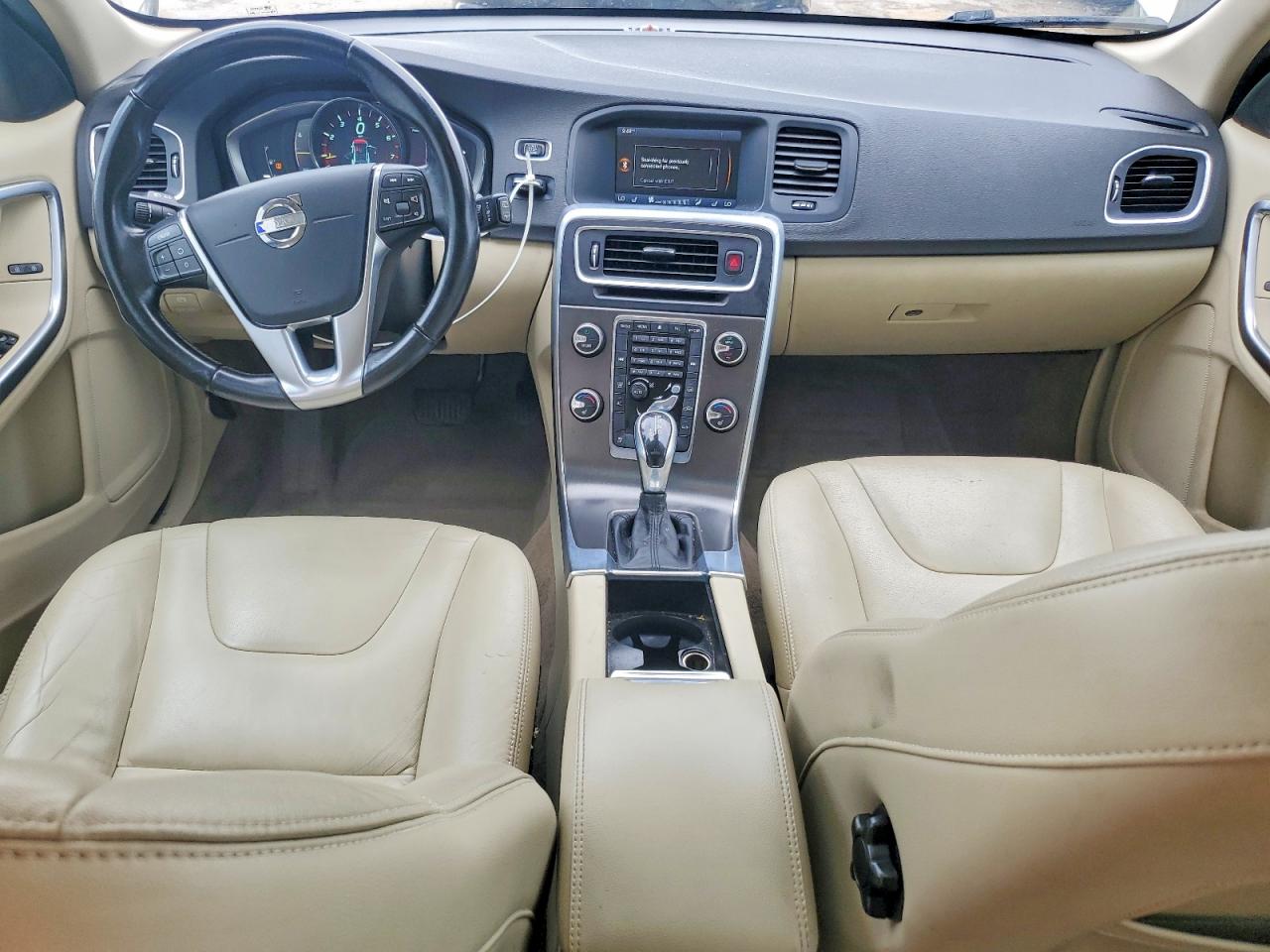 2015 VOLVO V60 Premier (non R design)