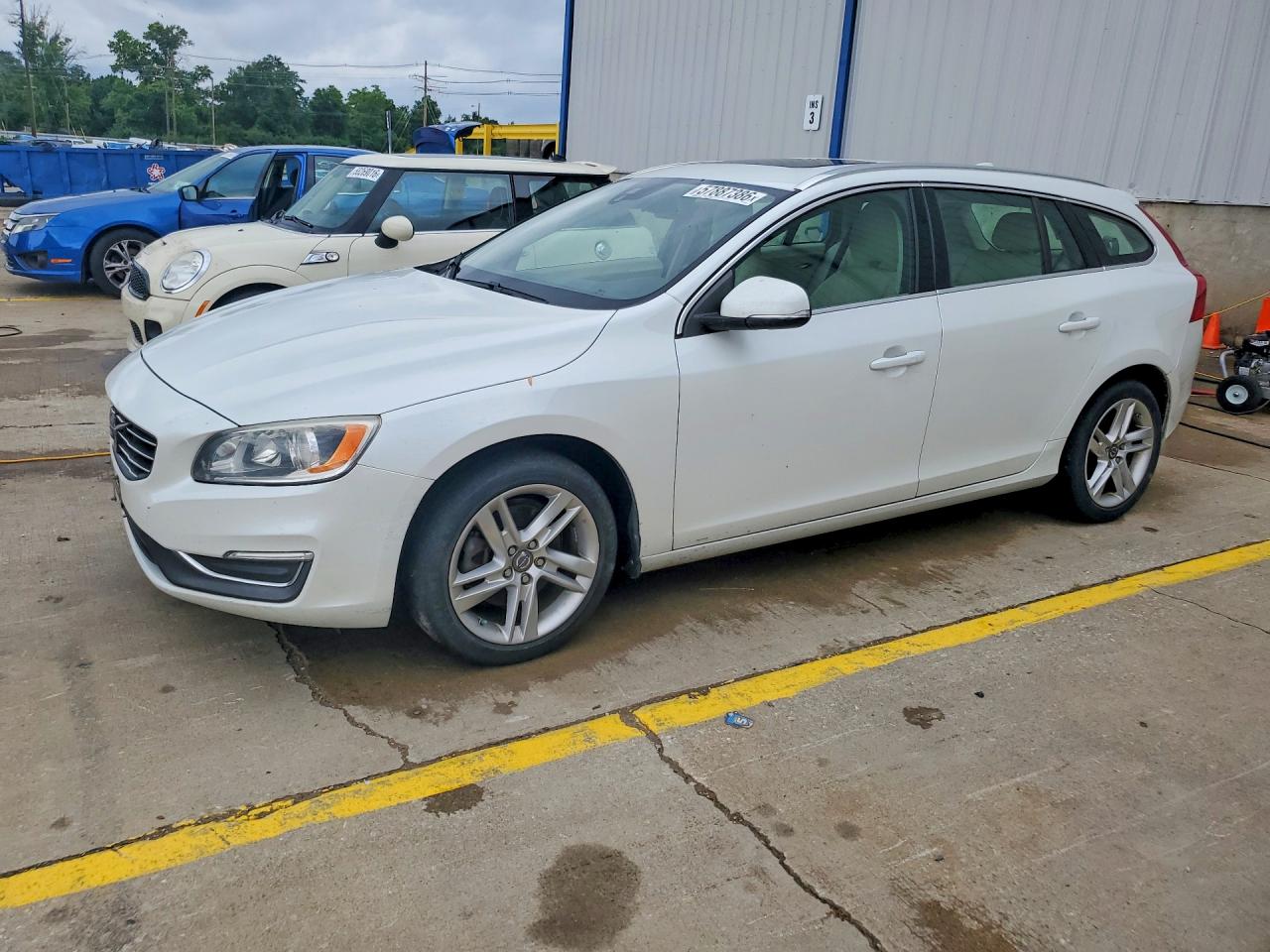 2015 VOLVO V60 Premier (non R design)