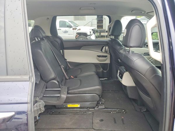 2023 KIA CARNIVAL LX, LX Seat Package