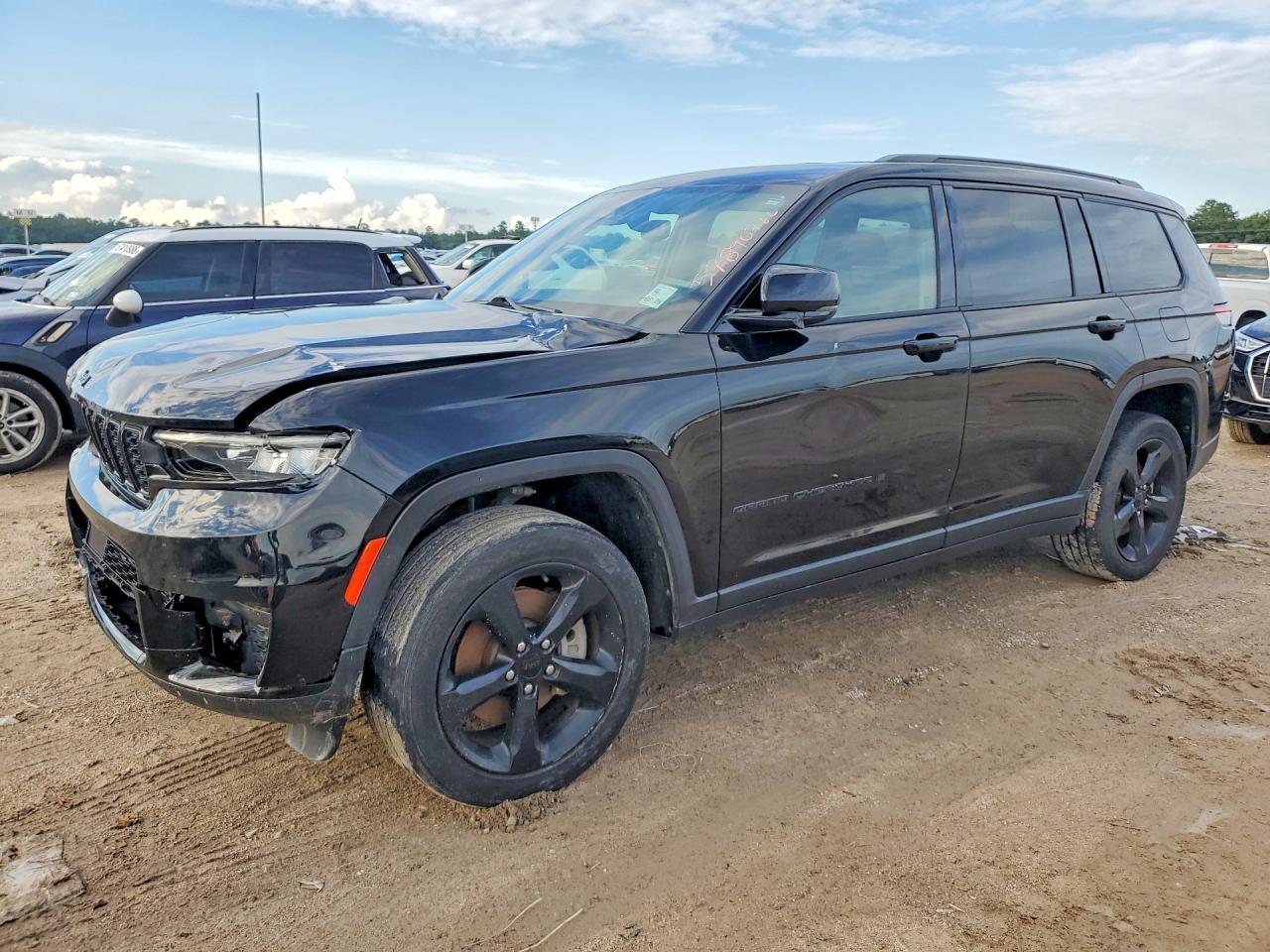 2022 JEEP GRAND CHEROKEE Laredo
