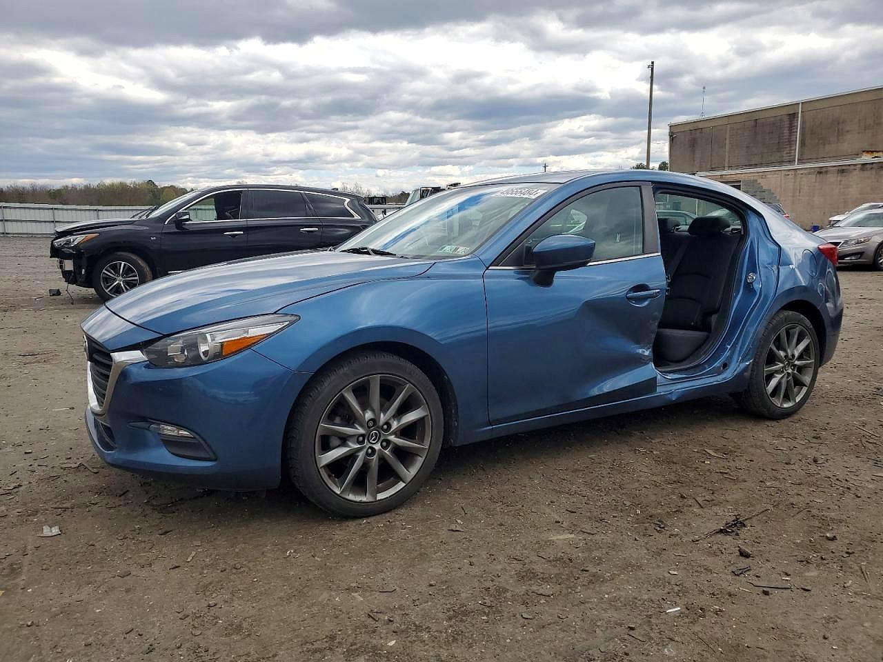2018 MAZDA 3 Touring