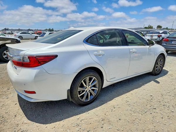 2017 LEXUS ES 300h