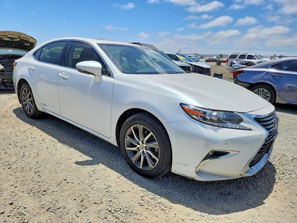 2017 LEXUS ES 300h