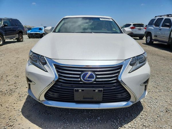 2017 LEXUS ES 300h
