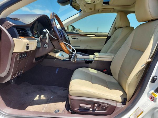 2017 LEXUS ES 300h