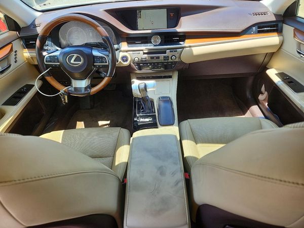 2017 LEXUS ES 300h
