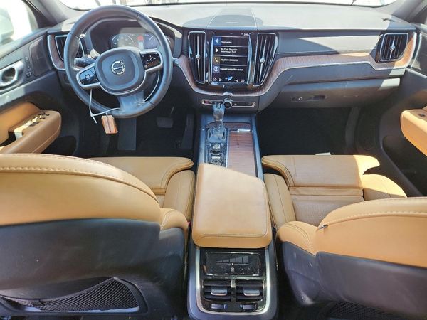 2021 VOLVO XC60 Inscription
