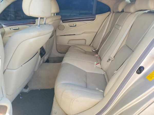 2013 LEXUS LS 460