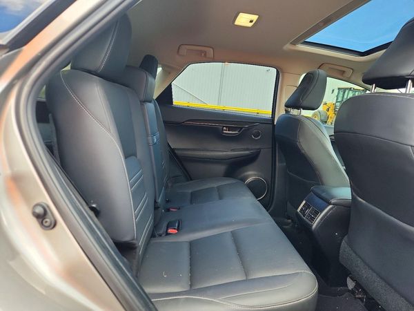 2015 LEXUS NX 300h Luxury