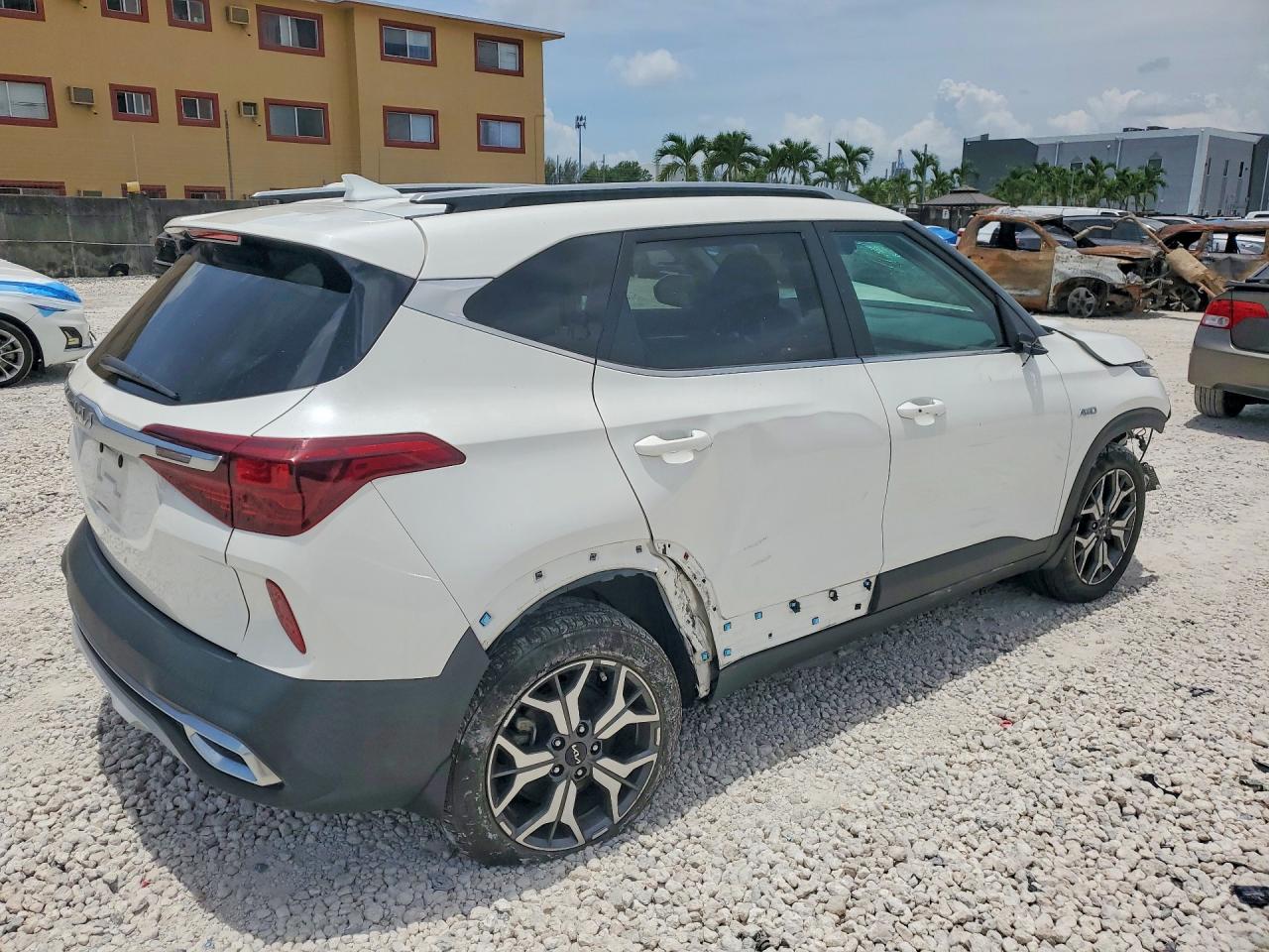 2023 KIA SELTOS EX