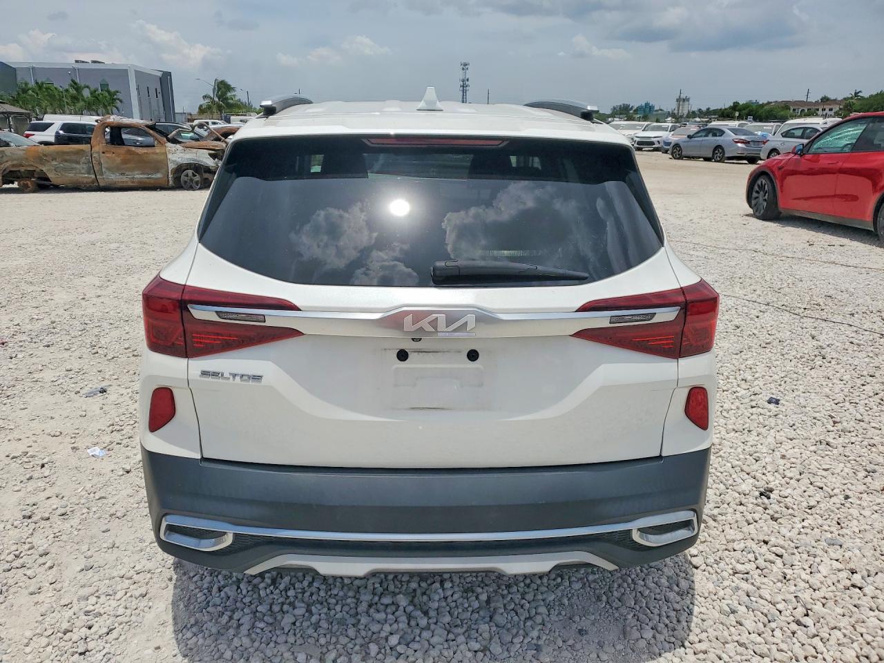 2023 KIA SELTOS EX