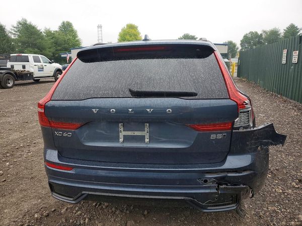 2024 VOLVO XC60 Ultimate Dark