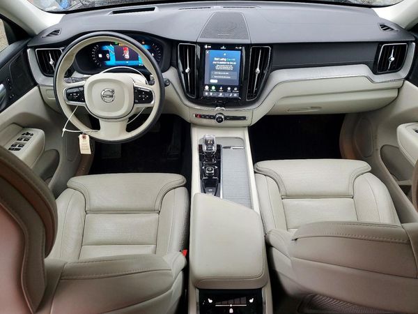 2024 VOLVO XC60 Ultimate Dark