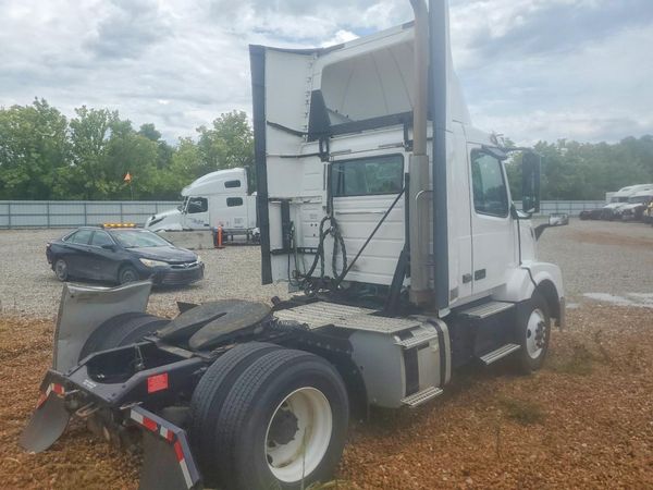 2018 VOLVO VNL