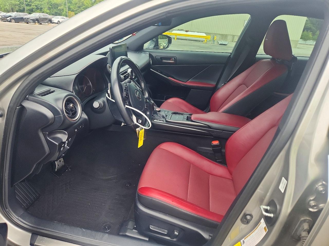 2021 LEXUS IS 300 Comfort