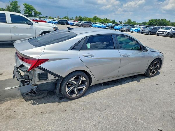 2022 HYUNDAI ELANTRA SEL w/Premium Pkg