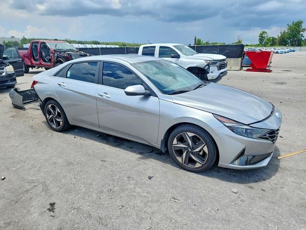 2022 HYUNDAI ELANTRA SEL w/Premium Pkg