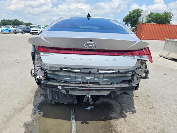 2022 HYUNDAI ELANTRA SEL w/Premium Pkg