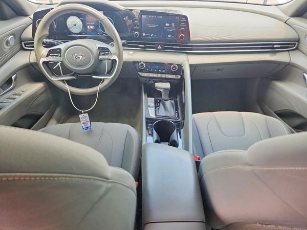 2022 HYUNDAI ELANTRA SEL w/Premium Pkg