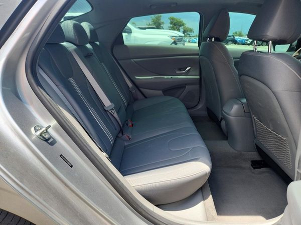 2022 HYUNDAI ELANTRA SEL w/Premium Pkg