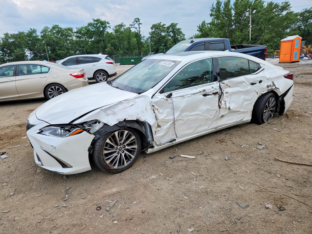 2019 LEXUS ES