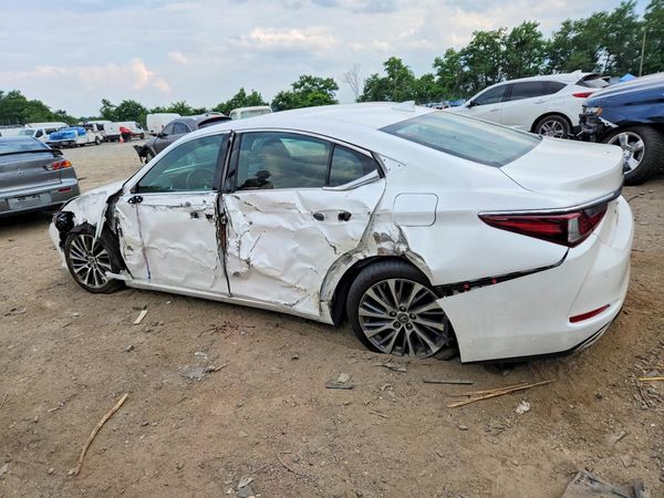 2019 LEXUS ES