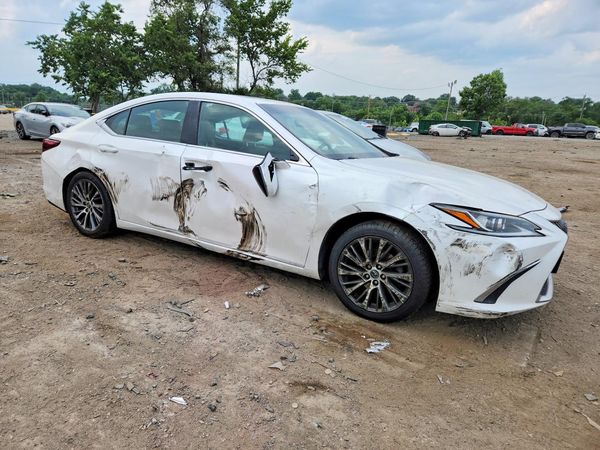 2019 LEXUS ES