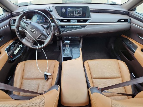 2019 LEXUS ES