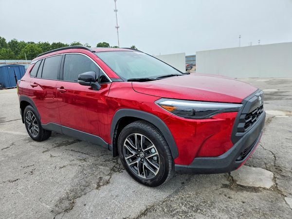 2026 TOYOTA COROLLA CROSS XLE — Passenger 3/4