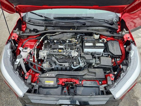 2026 TOYOTA COROLLA CROSS XLE — Engine bay