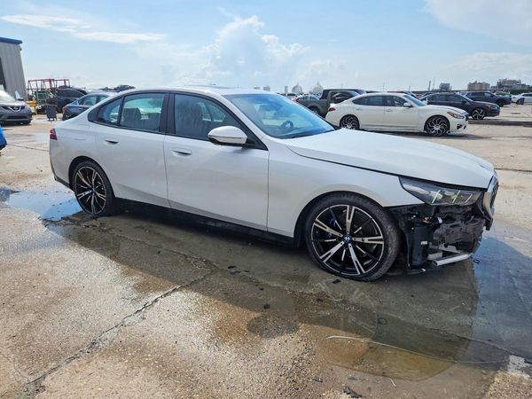 2025 BMW 530