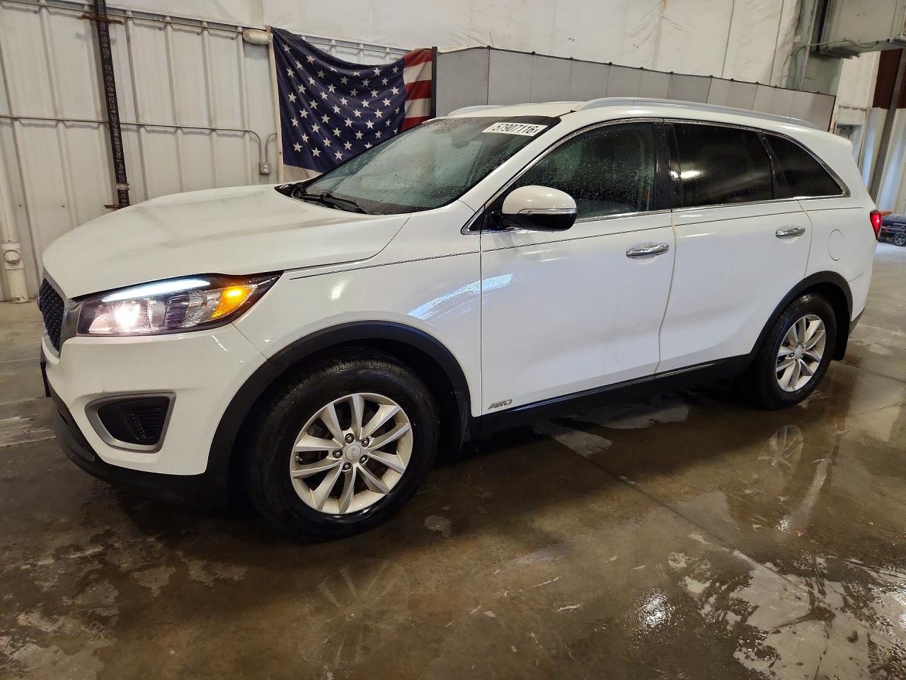 2016 KIA SORENTO L / LX