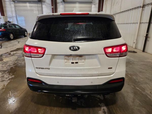 2016 KIA SORENTO L / LX