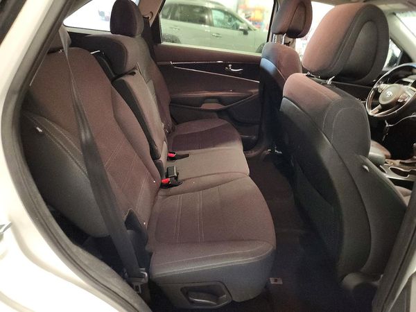 2016 KIA SORENTO L / LX
