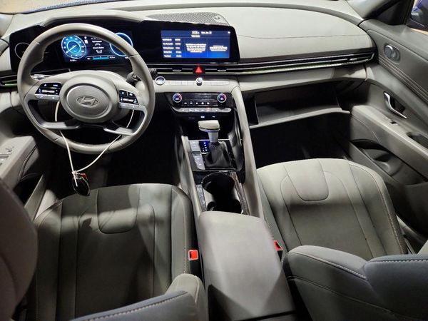 2024 HYUNDAI ELANTRA SEL w/ Convenience Pkg