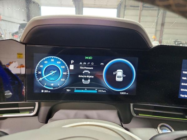 2024 HYUNDAI ELANTRA SEL w/ Convenience Pkg