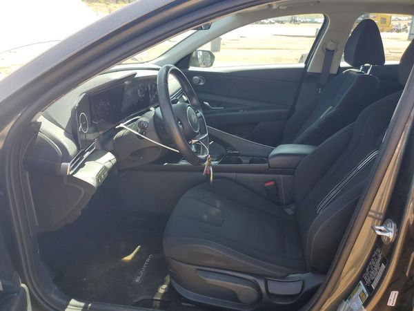 2024 HYUNDAI ELANTRA