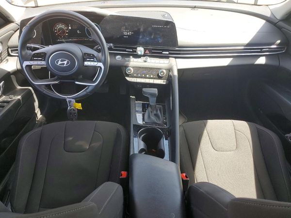 2024 HYUNDAI ELANTRA