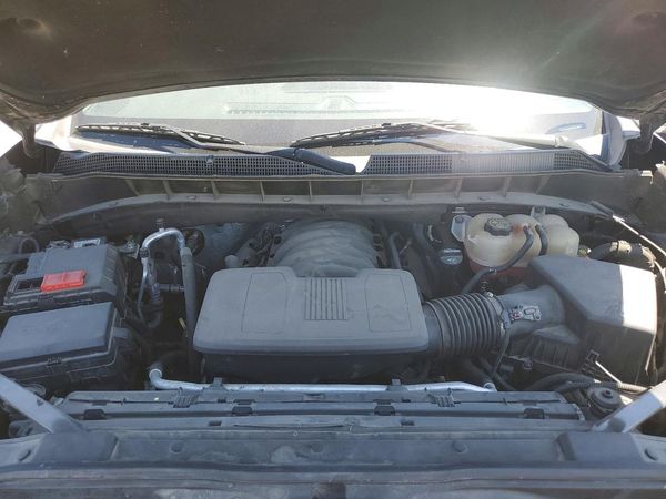 2019 CHEVROLET SILVERADO LT — Engine bay