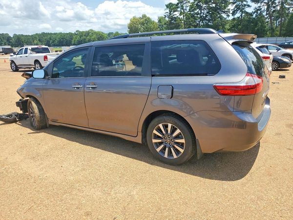 2018 TOYOTA SIENNA